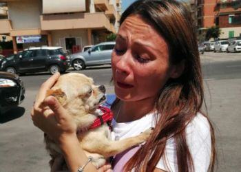 Latina, ritrova il suo cane scomparso da 8 anni: l’abbraccio tra Silvia e Maya FOTO