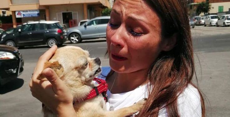 Latina, ritrova il suo cane scomparso da 8 anni: l’abbraccio tra Silvia e Maya FOTO