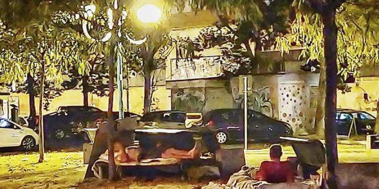 Latina: via Don Morosini e via Costa ridotte a dormitori a cielo aperto FOTO