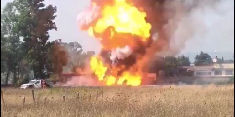 Incendio tra Latina e Cisterna, scoppia bombola del gas, ecco il video della terrificante esplosione