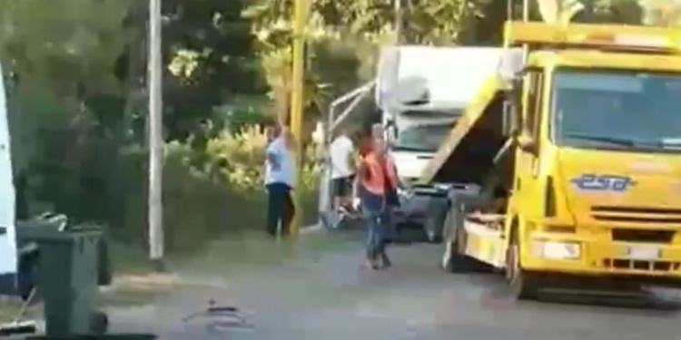 Latina, camper si ribalta su via Sabotino: due feriti