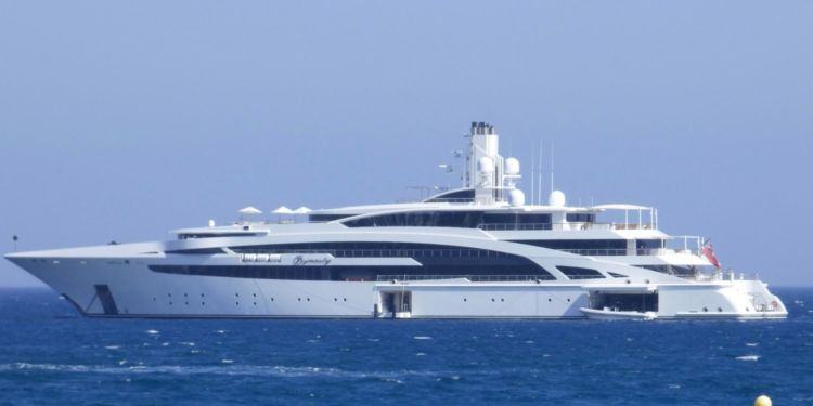Mega yacht da 200 milioni di euro avvistato al Circeo