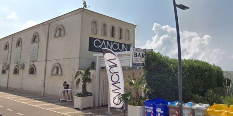Estrae pistola durante lite al lido di Latina, la Polizia chiude il Cancun