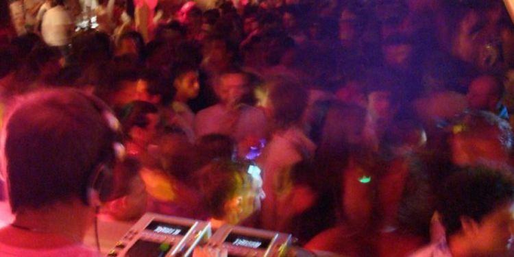 Paura in discoteca al lido di Latina: lite all’esterno, spunta la pistola