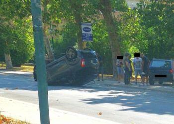 Minicar si ribalta in via Emanuele Filiberto a Latina, feriti due 15enni
