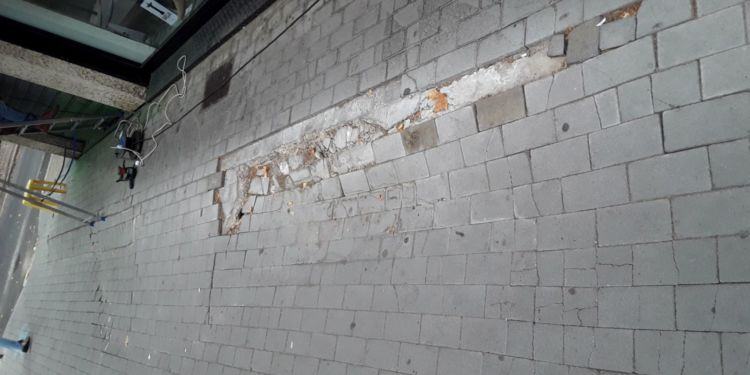 Latina, marciapiedi distrutti da 9 anni in viale Petrarca. L’ira dei cittadini FOTO