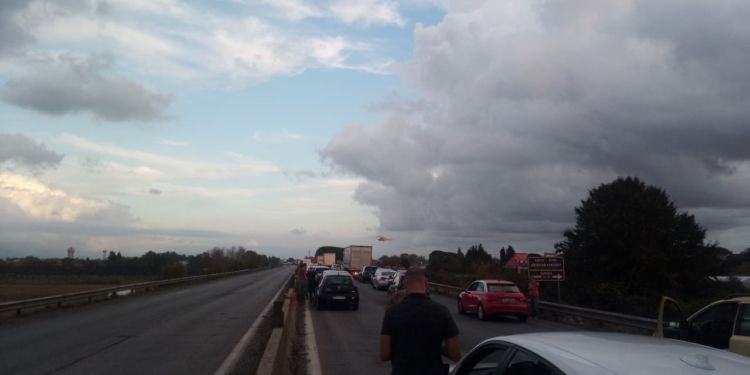 Terribile incidente sulla Pontina, gravissimo un centauro. Traffico in tilt