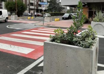 Latina, istallati 30 giganteschi ostacoli in cemento: esposto al Ministero