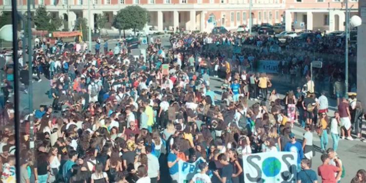 Sciopero per il clima, migliaia di studenti in piazza a Latina