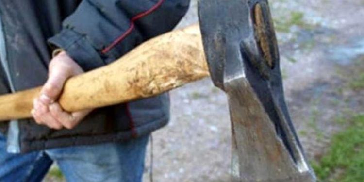 Minaccia il padre con un’ascia: arrestato 23enne a Sezze