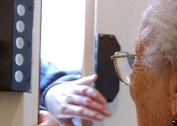 Latina, finti tecnici Enel derubano coppia di anziani