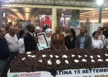 Profiterole  da 430 chili, è Guinness dei Primati a Latina VIDEO