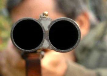 Minacciava braccianti stranieri puntandogli fucile alla gola: arrestato imprenditore a Terracina