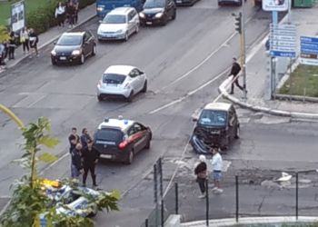 Latina, violento scontro all’incrocio delle autolinee: quattro persone ferite