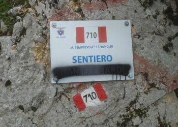 Imbecilli in azione sul Semprevisa: imbrattate le targhe dedicate a Daniele Nardi