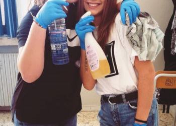Stracci e ramazze, a Latina gli studenti puliscono la loro scuola