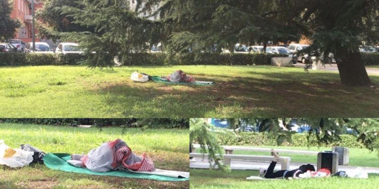 Dormitorio a cielo aperto in piazza San Marco a Latina, ira dei cittadini sui social