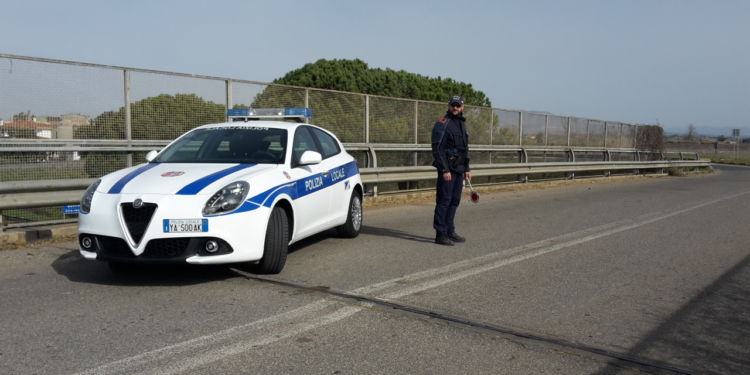 Truffa dello specchietto a Cisterna: radiazione per oltre 120 veicoli intestati ad un anziano