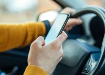 Uso del cellulare in auto, raffica di multe a Latina