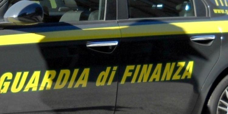 Tragedia in provincia di Latina, finanziere di 46 anni si spara in caserma