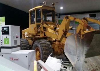 Colpo da film a Latina, con una ruspa rubata assaltano distributore di benzina