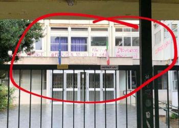 Scritte shock su muri del liceo classico di Latina. Sul posto la Polizia
