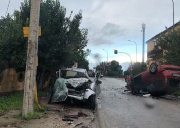 Latina, terribile incidente frontale a Tor Tre Ponti: due feriti gravi