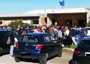 Fuga di gas all’Istituto Marconi di Latina, studenti evacuati VIDEO