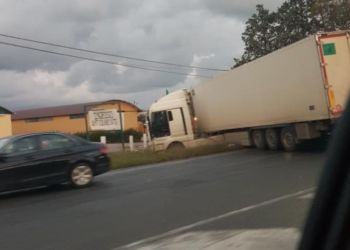 Scontro tra due camion sulla Pontina a Latina, traffico in tilt VIDEO