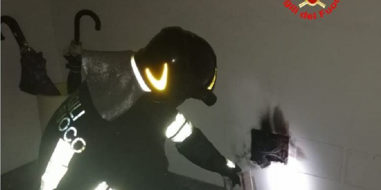 Fulmine si abbatte su un palazzo a Latina scalo: in fumo decine di elettrodomestici