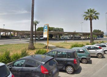 Molestatore straniero in azione alle autolinee di Latina: mostra i genitali alle ragazze