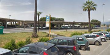 Molestatore straniero in azione alle autolinee di Latina: mostra i genitali alle ragazze