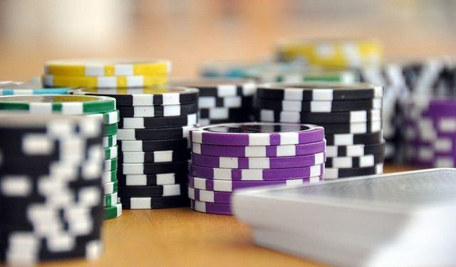Oggi al casinò si gioca online… e live: scopriamo l’ultima novità hi-tech del gambling