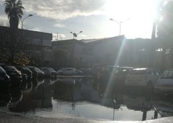 Latina, il parcheggio di fronte al Classico trasformato in…piscina FOTO