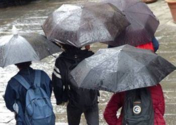 La pioggia mette a dura prova le scuole di Latina, il Comune: “Possibili parziali chiusure su alcuni plessi”