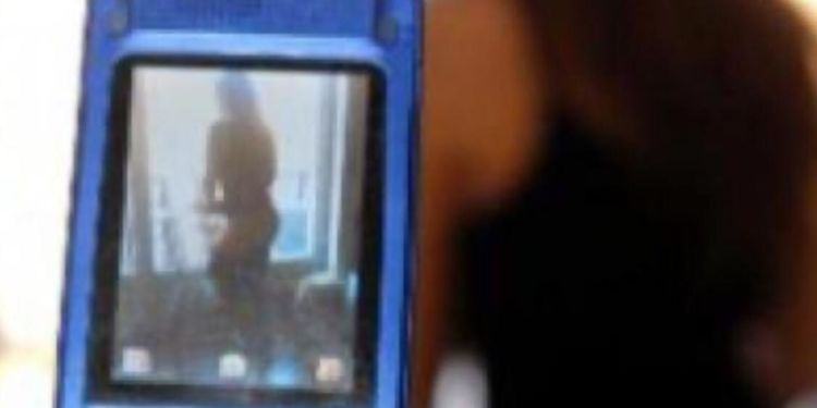 Latina: la filmano a scuola in mutande e il video è subito online