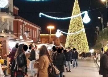 Latina, camion entra nella Ztl e trancia cavo: paura ai mercatini di Natale