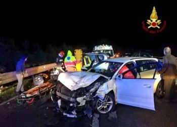 Violento scontro sull’Appia, tre feriti: uno è grave