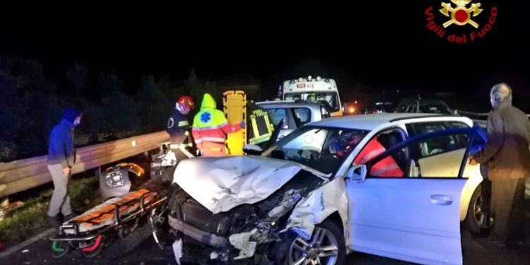 Violento scontro sull’Appia, tre feriti: uno è grave