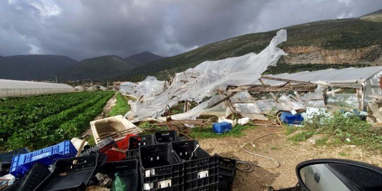 Latina, vento «spazza» via le serre: danni gravissimi per gli agricoltori