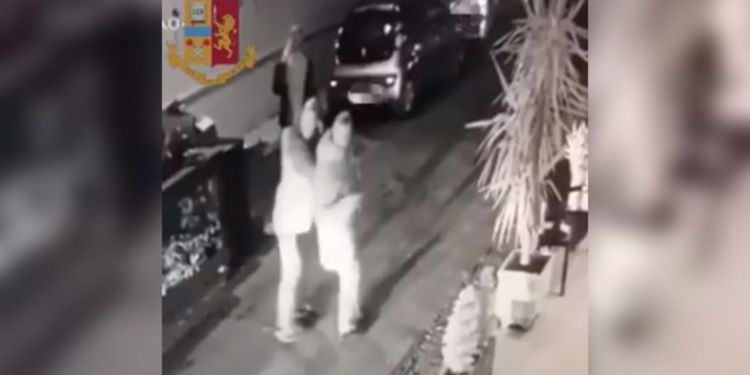 Due giovani investiti di proposito a Terracina, ecco il video diffuso dalla Questura