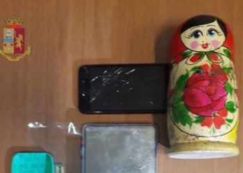 Latina, nascondeva la droga in una matrioska: fermato 30enne del capoluogo