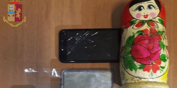 Latina, nascondeva la droga in una matrioska: fermato 30enne del capoluogo