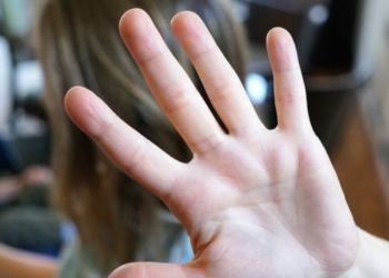 Latina, minaccia l’amante di diffondere video sexy: 52enne arrestato per revenge porn