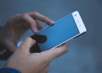 Latina, studentessa cerca lavoro come baby sitter ma ecco cosa le è stato chiesto…