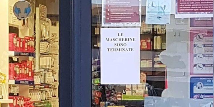A Latina farmacie prese d’assalto per l’acquisto di mascherine e gel amuchina