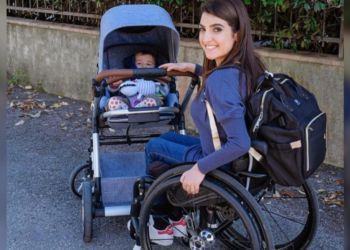 Mamma pontina in sedia a rotelle diventa esempio di positività su Instagram