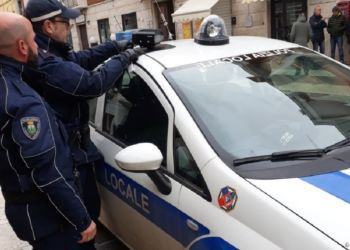 Cisterna, arrotino fermato con la patente falsa: prende una multa di 5mila euro e viene denunciato