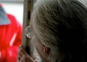 Coronavirus, truffe sui tamponi a domicilio: “Non aprite”