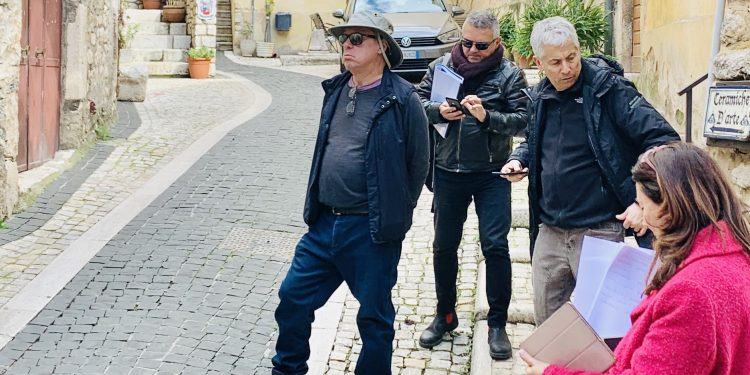 Il Coronavirus blocca le riprese della serie tv su Leonardo e la produzione viene dirottata a Sermoneta